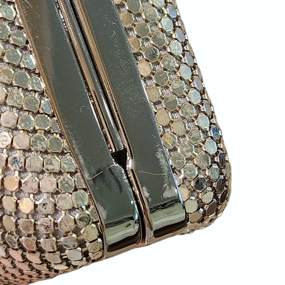 NWT Sondra Roberts Metal Chainmail Clutch Purse - Silver - Picture 11 of 12